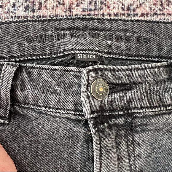 American Eagle Outfitters Mom Jean in Black Wash Charcoal Grey Size 8 - Picture 6 of 11